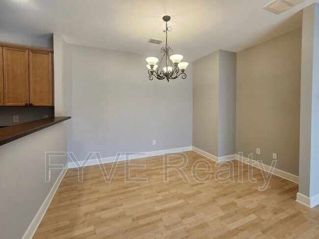 Building Photo - 8441 Callabee Way