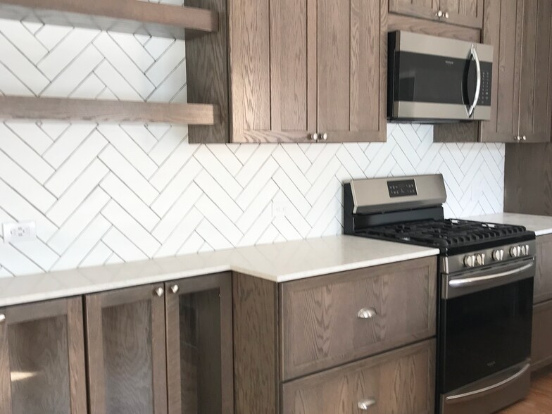 Custom Kitchen - 308 Arno St NE