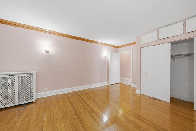 Building Photo - 6316 N Artesian Ave