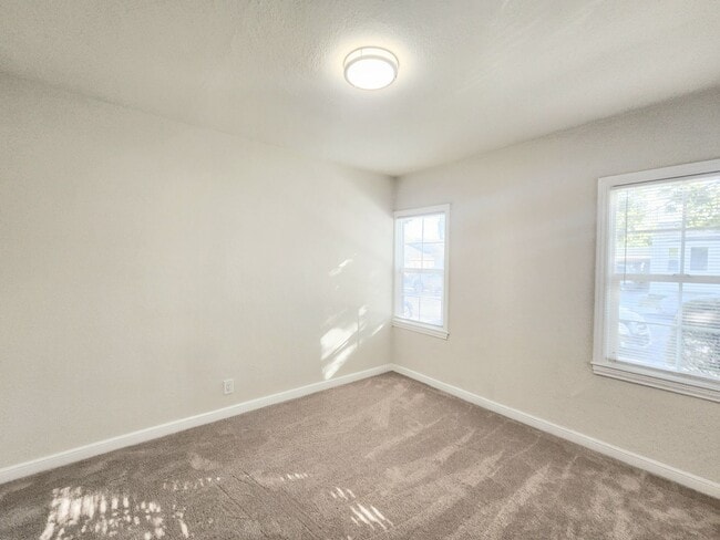 Building Photo - two bedroom duplex