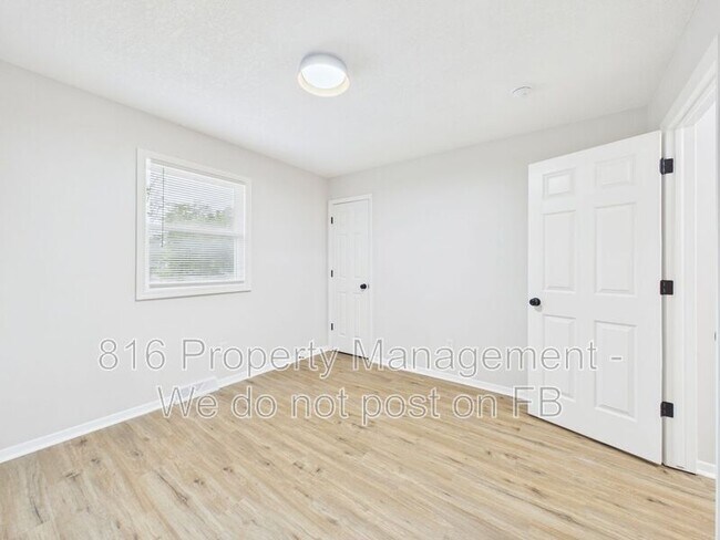 Building Photo - 100 S Oxford Ave