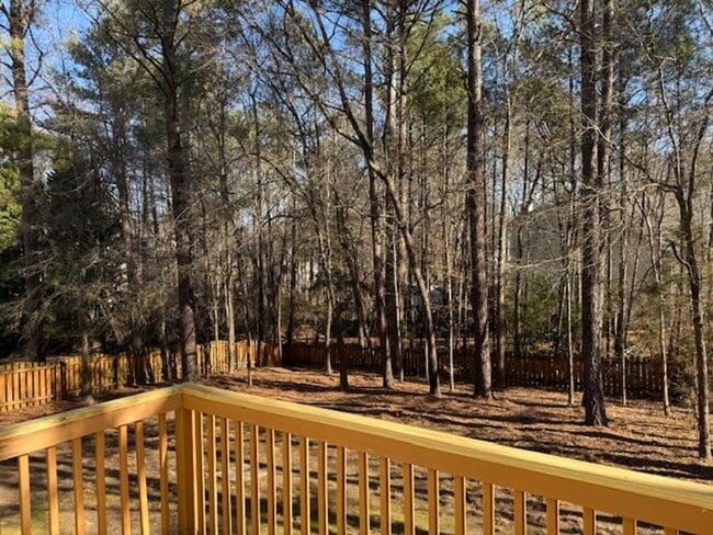 Building Photo - 201 Holmby Ct