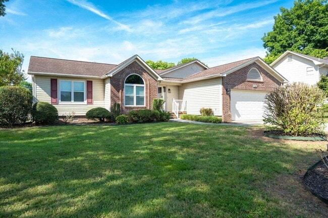 Primary Photo - 176 Hunters Run Cir NW