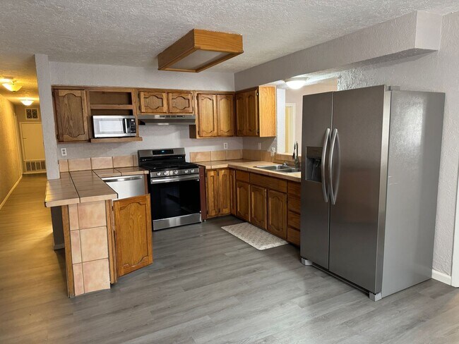 Building Photo - 2551 Aspen Ave NW