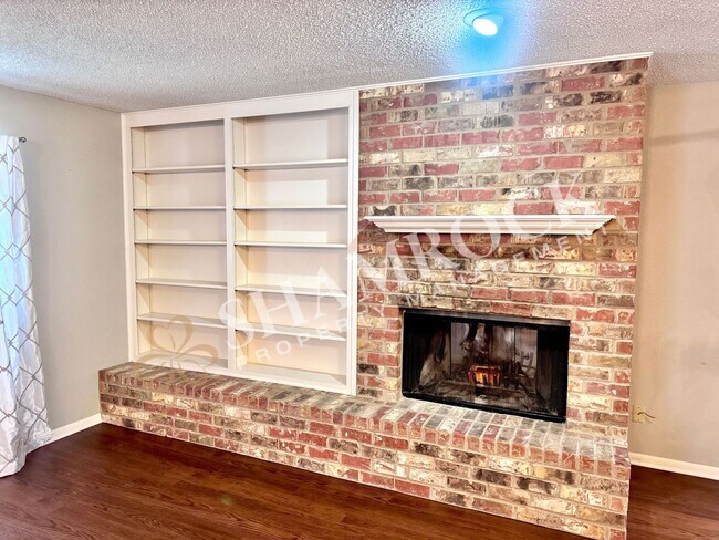 Building Photo - 3206 Creekwood Cir