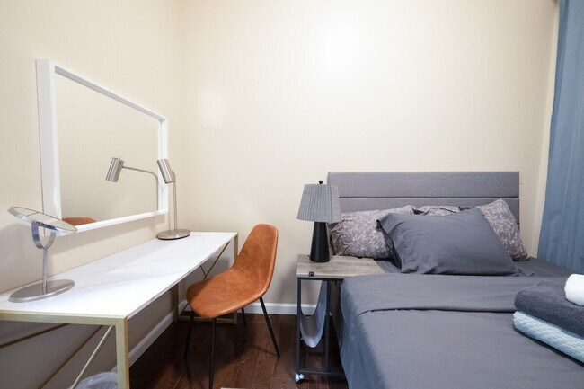 Building Photo - 5 W 101st St