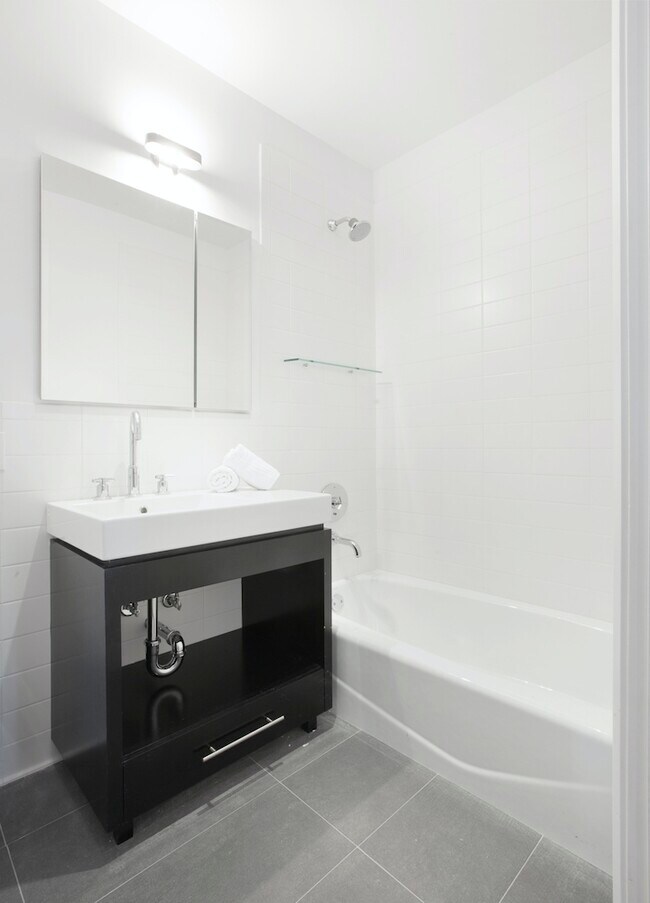 Building Photo - 30 Washington St