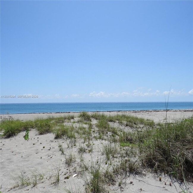 Building Photo - 404 S Beach Rd