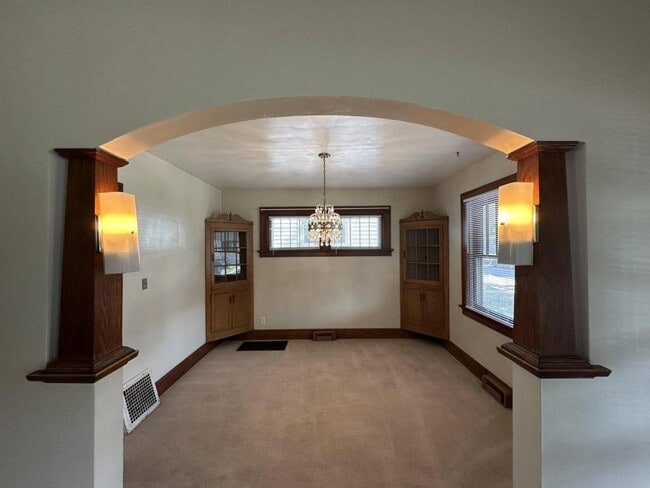 Building Photo - 315 Lexington Ct
