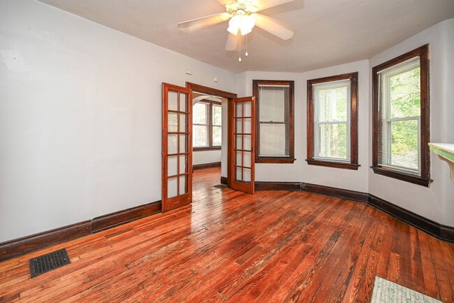 Building Photo - 2125 W Clifton Ave