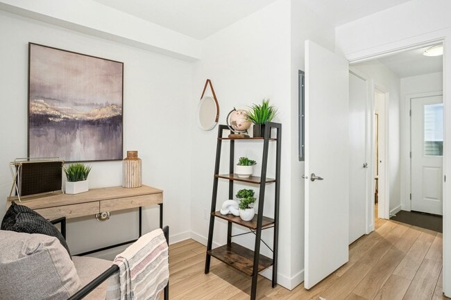 Building Photo - Columbia City Townhome