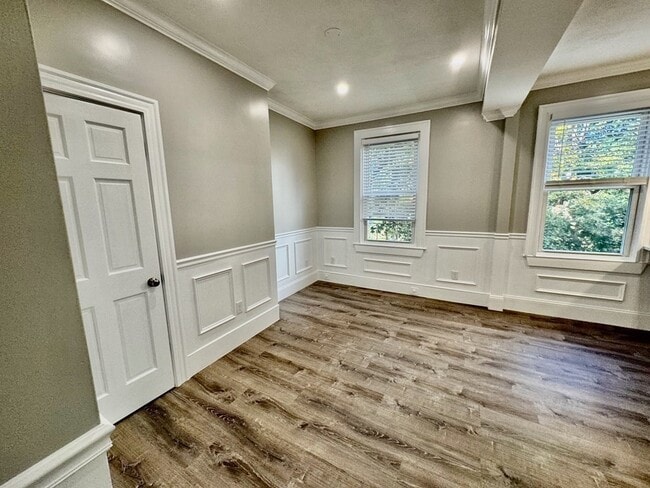 Building Photo - 61 Gates St