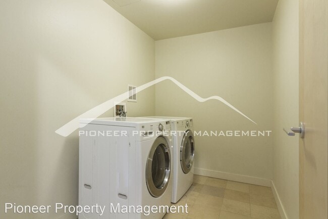 Building Photo - 2 br, 2.5 bath House - 2229 Blake St #708