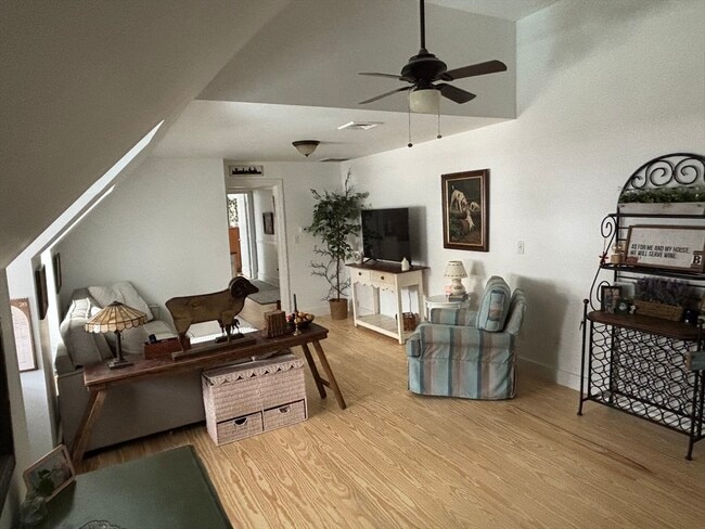 Building Photo - 5 Horton St