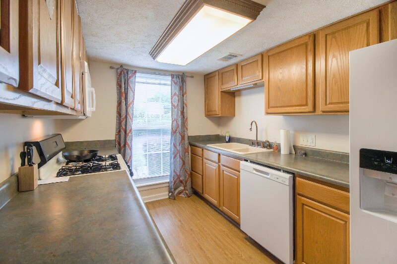 Building Photo - 34 Knollwood Cir