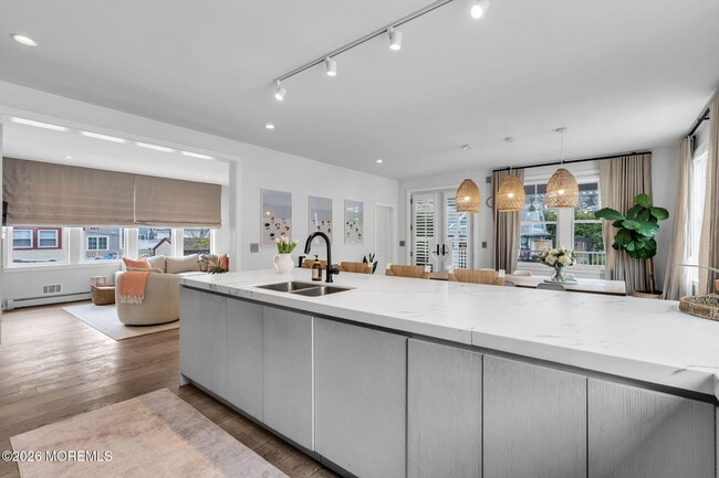 Building Photo - 213 9th Ave