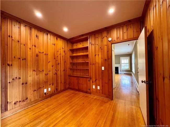 Building Photo - 910 W Whitford St