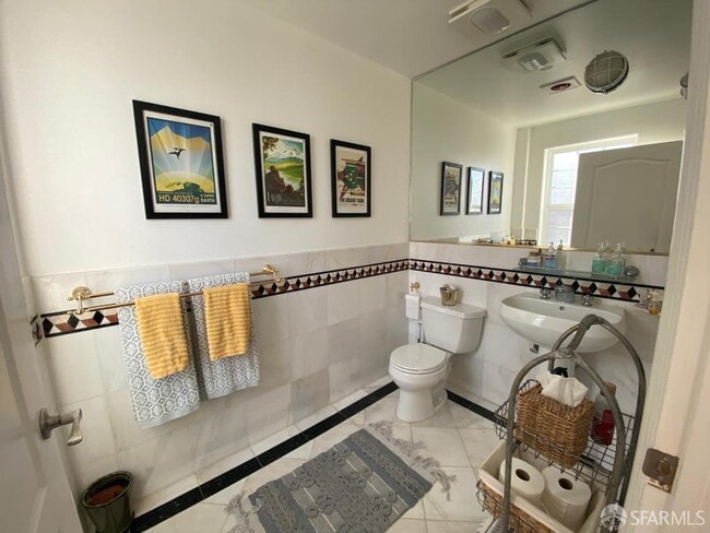 Building Photo - 499 33rd Ave