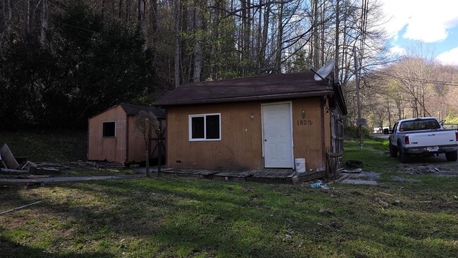 Building Photo - 1822 Derby Rd