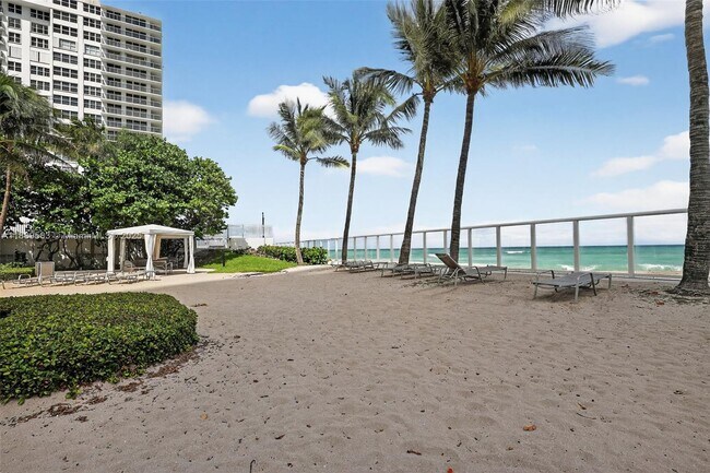 Building Photo - 3001 S Ocean Dr