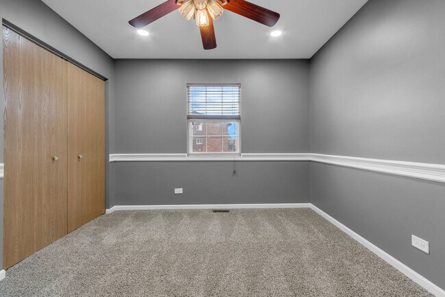 Building Photo - 2S601 River Oaks Dr