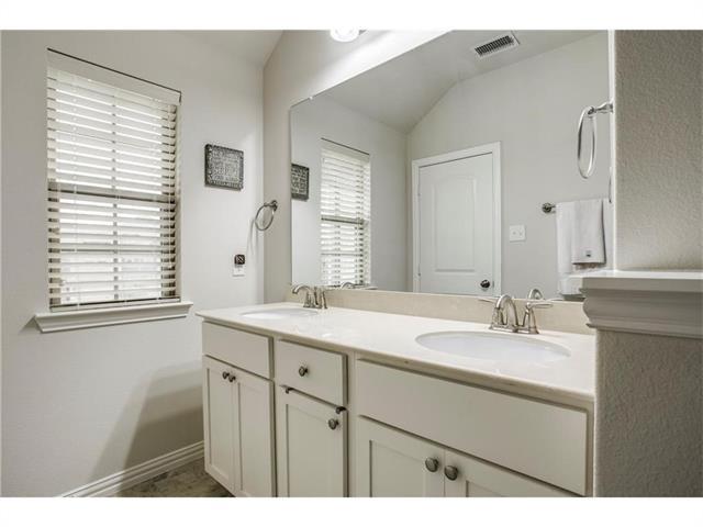 Building Photo - 929 Jamesville Ln