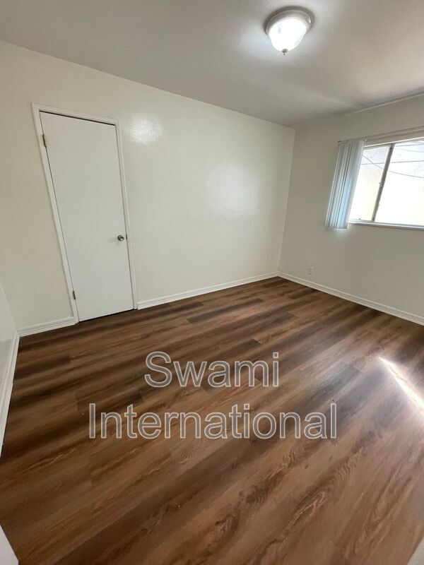 Building Photo - 2030 E Florence Ave