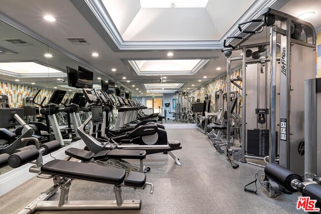 Building Photo - 10520 Wilshire Blvd