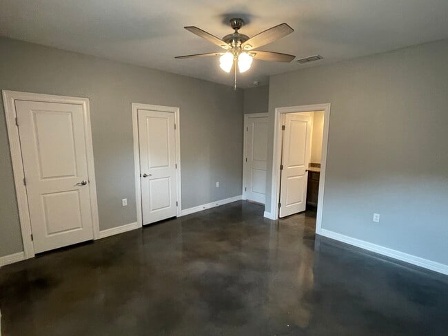 Building Photo - Hallsville