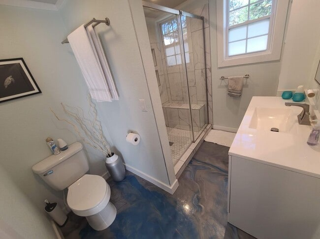 Building Photo - 372 Plum St