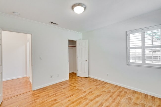 Building Photo - 1940's Quaint 2 Bedroom Single Story Home off of Hedding Street with Modern Amenities & Great Bac...