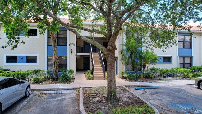 Building Photo - 1495 Lake Crystal Dr