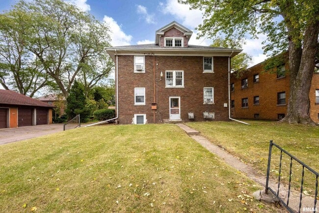 Building Photo - 318 W Columbia Ave