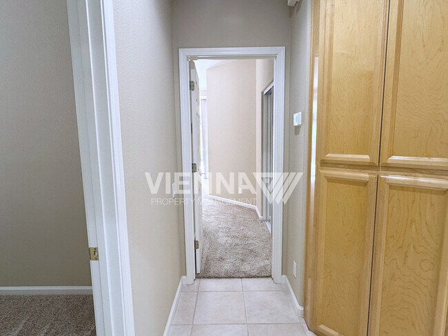 Building Photo - 961 Glide Ferry Way