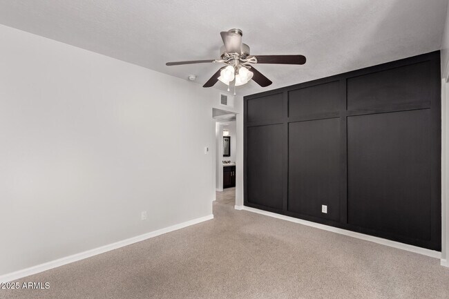 Building Photo - 3710 E Altadena Ave