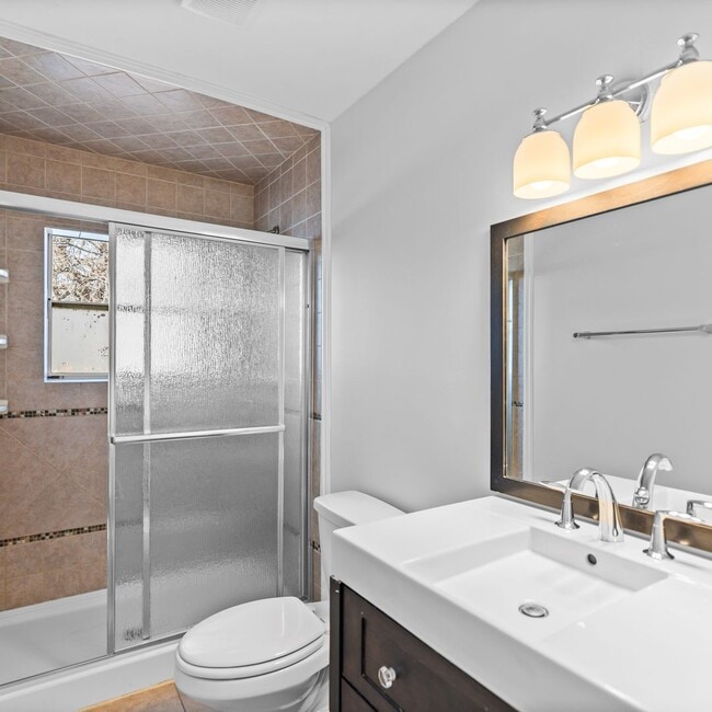 Building Photo - Salt Lake 5 Bedroom Home