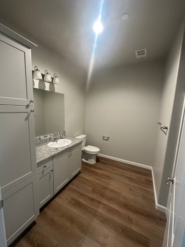 Building Photo - Wood Ranch Apartments 506