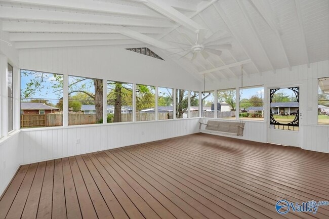 Building Photo - 1610 Chapman Ave NE