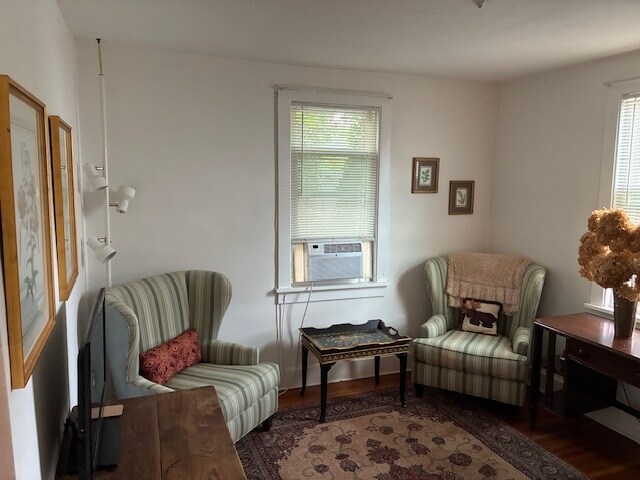 Living room - 816 Mill Plain Rd