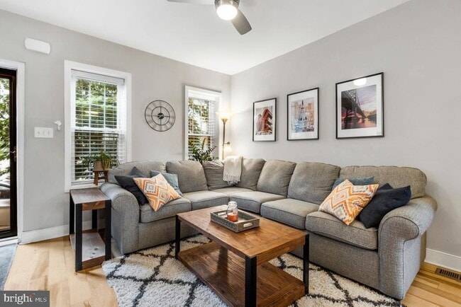 Building Photo - 2427 E Boston St