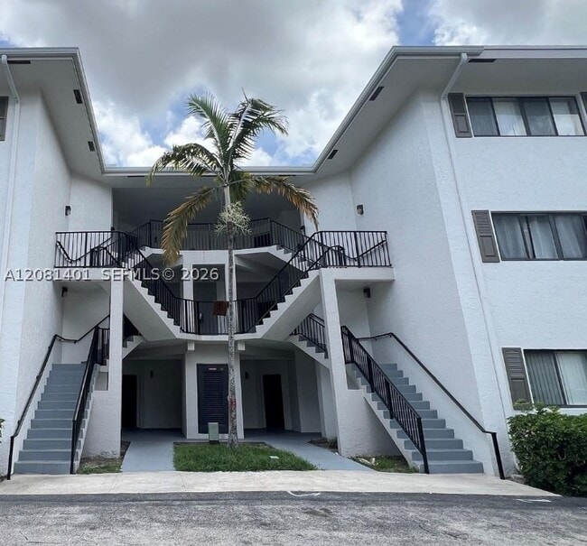 Building Photo - 2550 SW 18th Terrace
