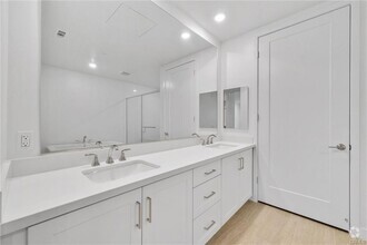 Building Photo - 2205 Rivington