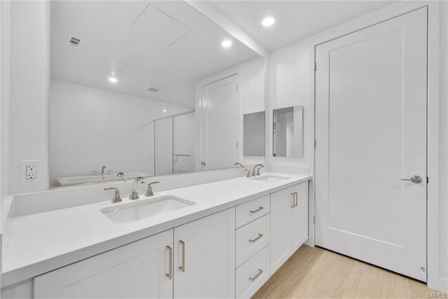Primary Photo - 2205 Rivington