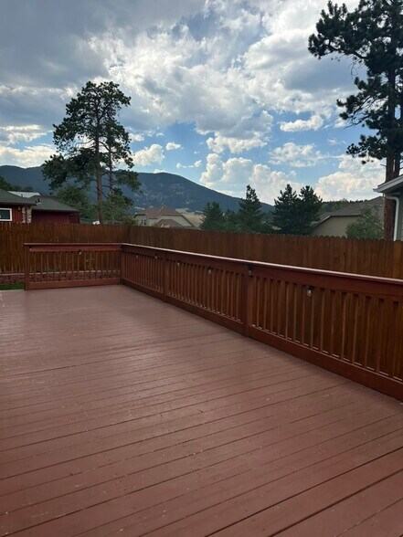 Building Photo - 30469 Hilltop Dr