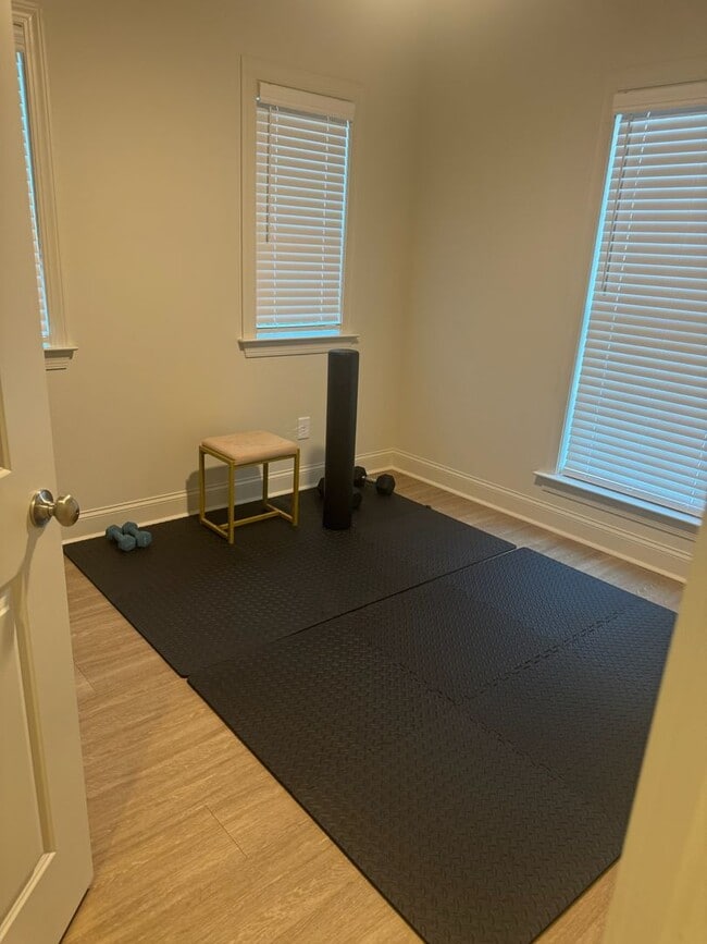 Building Photo - Glenwood Townhomes Unit #103