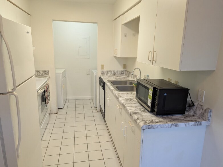 Building Photo - 3600 SW 23rd St