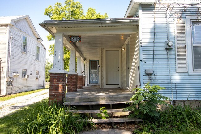 Building Photo - Remodeled 3 Bed 2 Bath Home