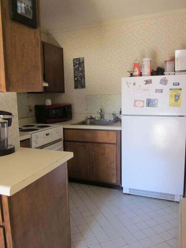 Building Photo - 6 E Cloverhurst Ave