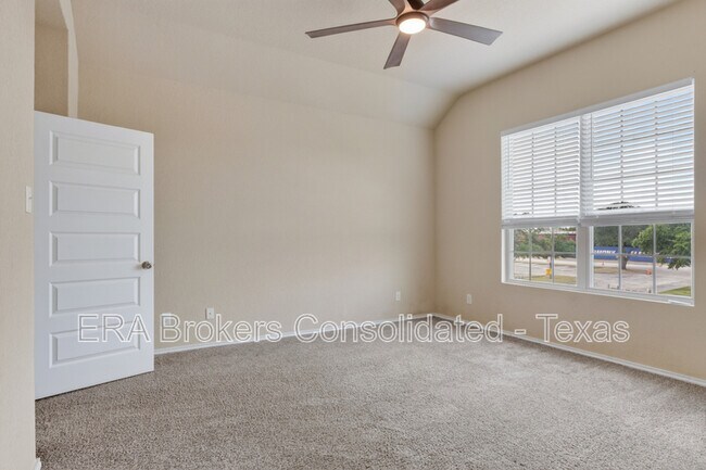 Building Photo - 10610 Grn Lk Dr