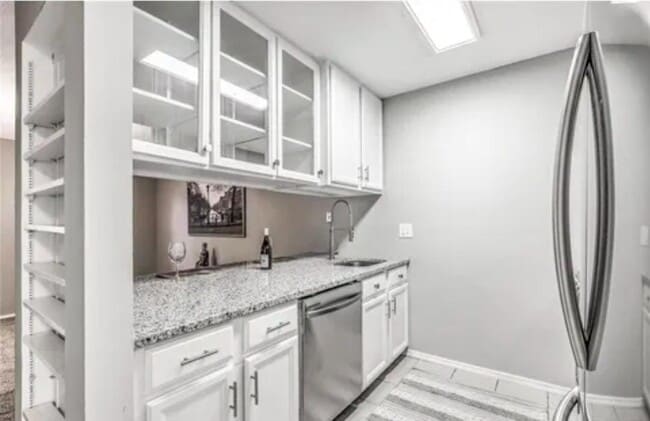 Building Photo - 252 Glandore Dr